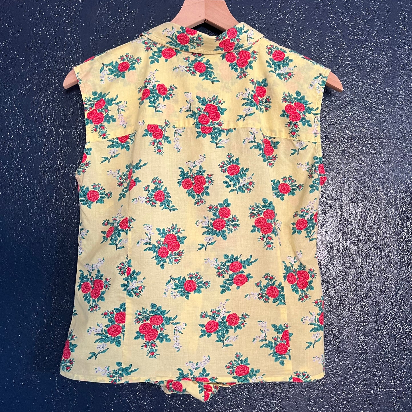 Vintage Lauren Ralph Lauren Sleeveless Button-up Shirt in Floral Print