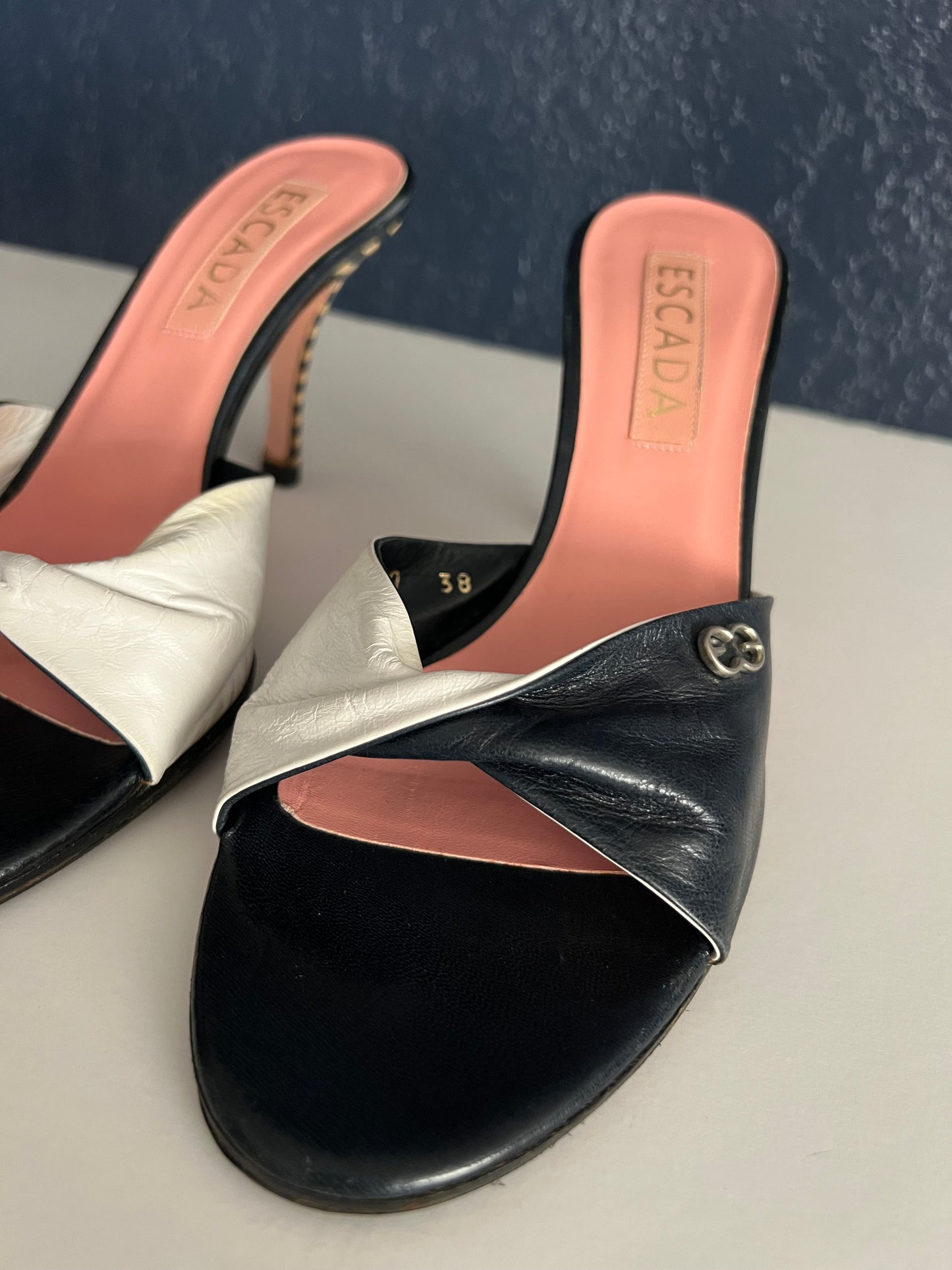 Vintage Escasa Blue & White Twisted Leather Heels