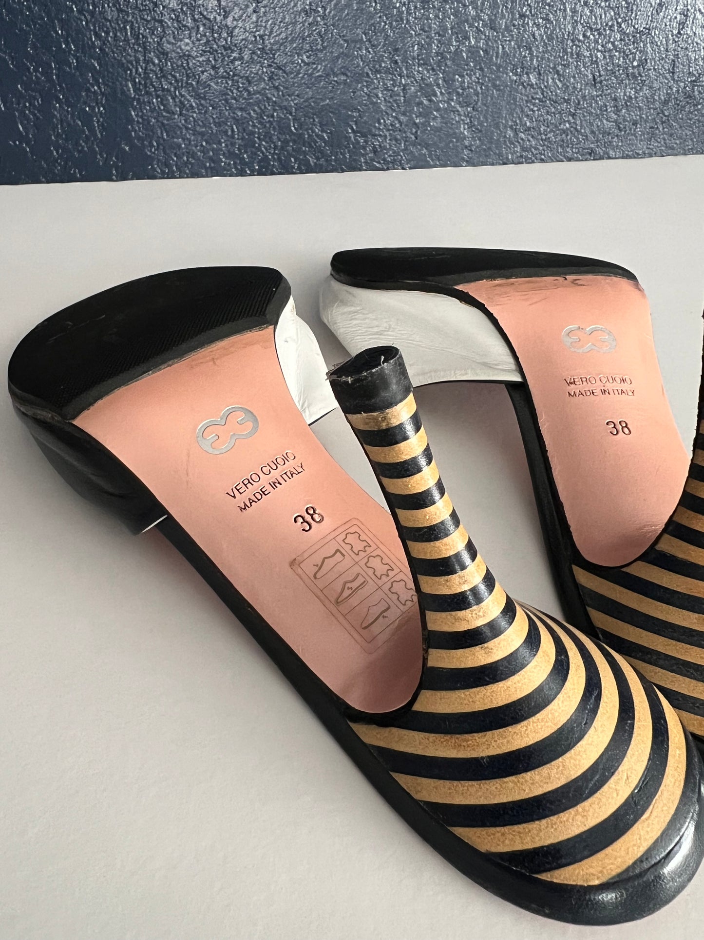 Vintage Escasa Blue & White Twisted Leather Heels