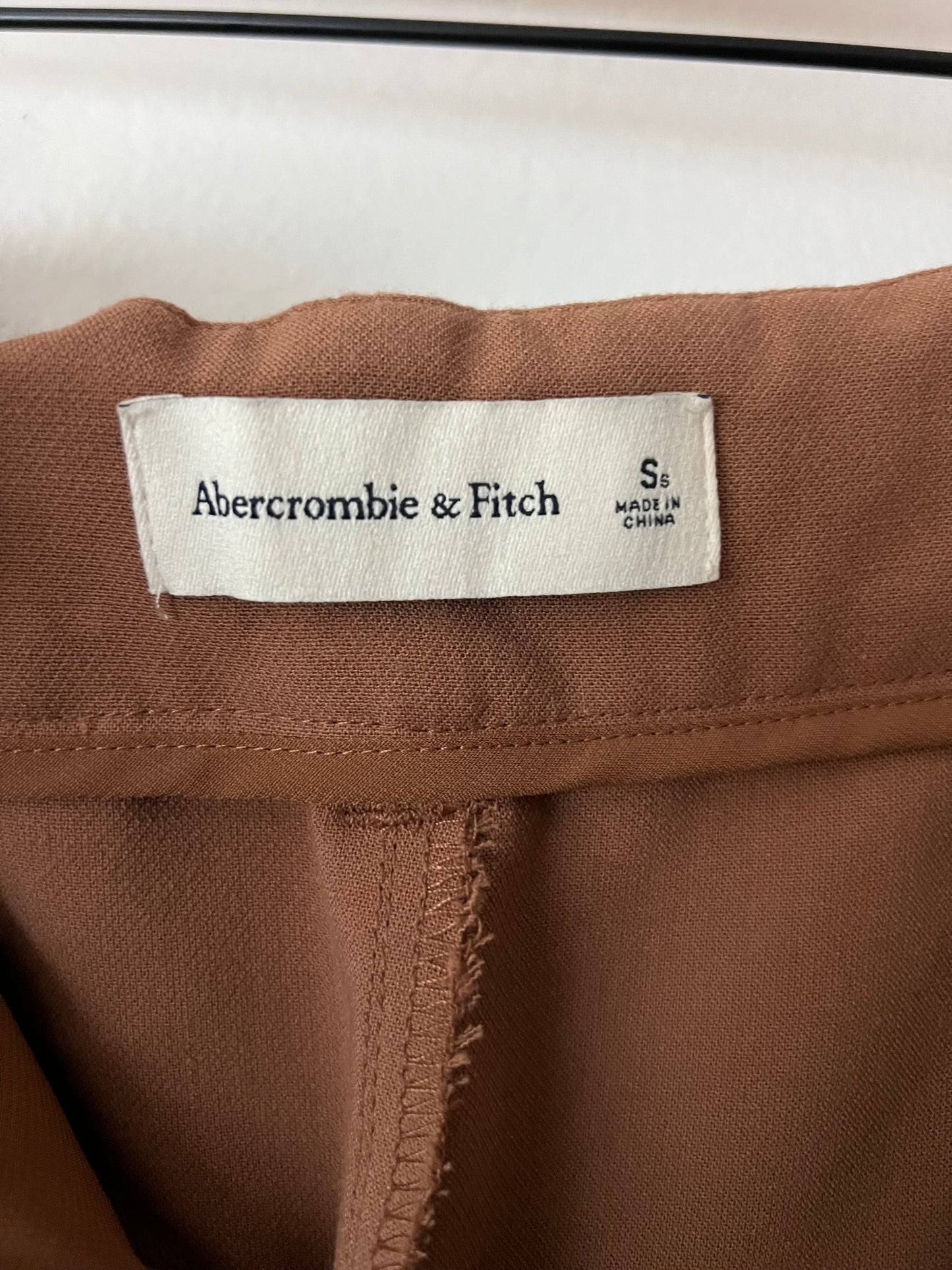 Abercrombie & Fitch Sloane Tailored
Wide Leg Pant