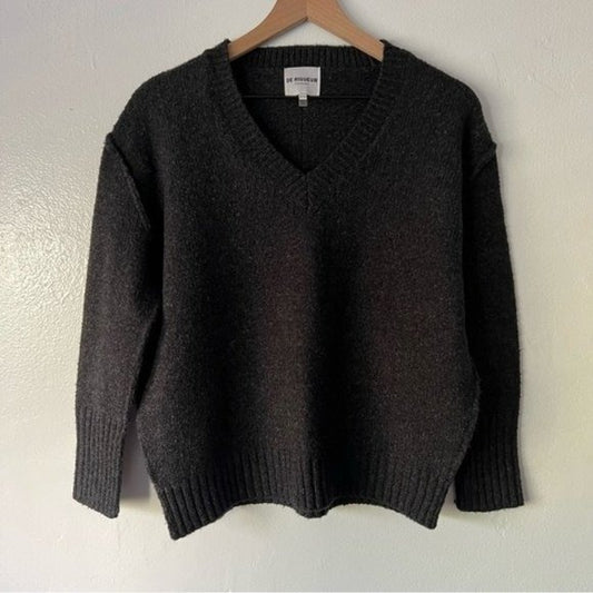 De Rigueur Provisions V-Neck Pull-over Knit Sweater