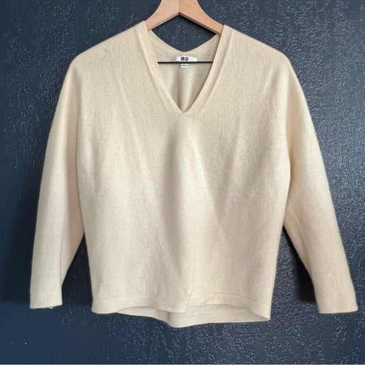 Uniqlo Cashmere V-neck Sweater